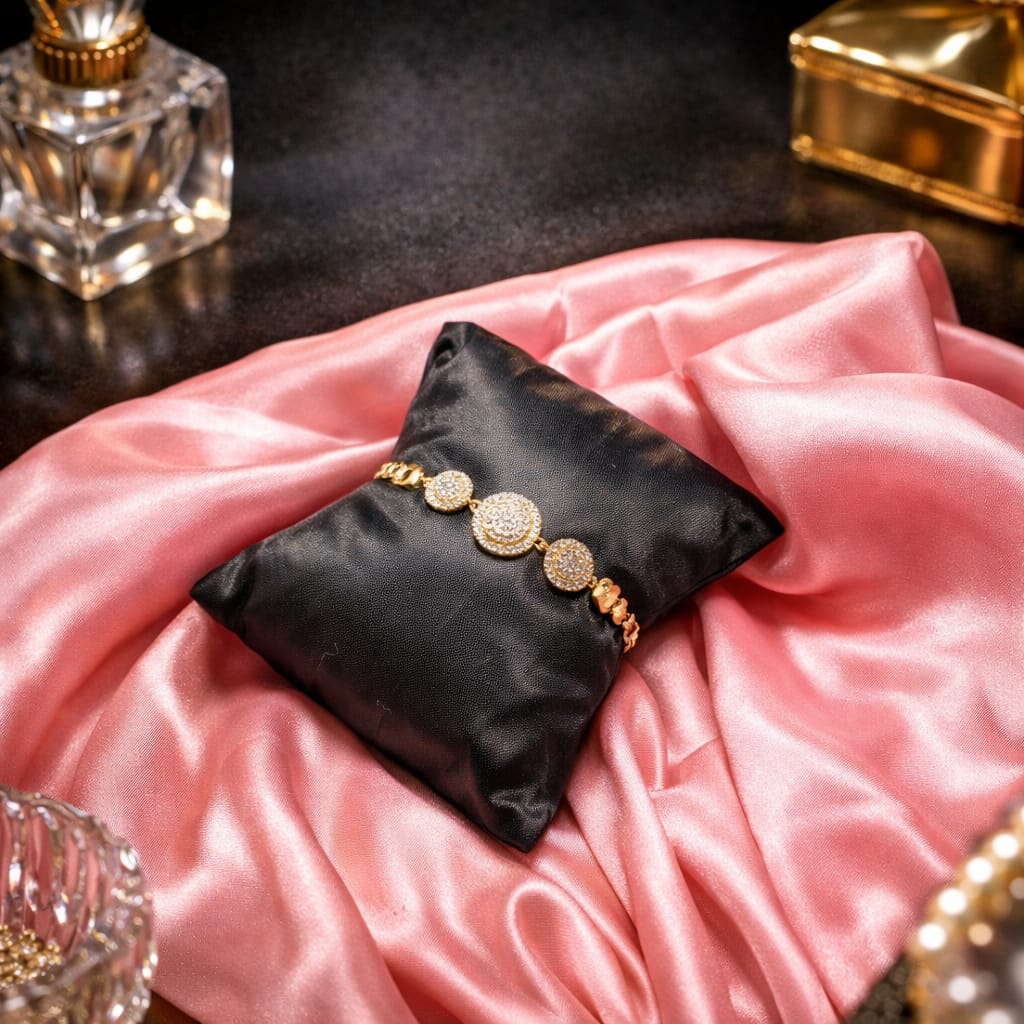 Luxury Gold Diamond Circle Bracelet