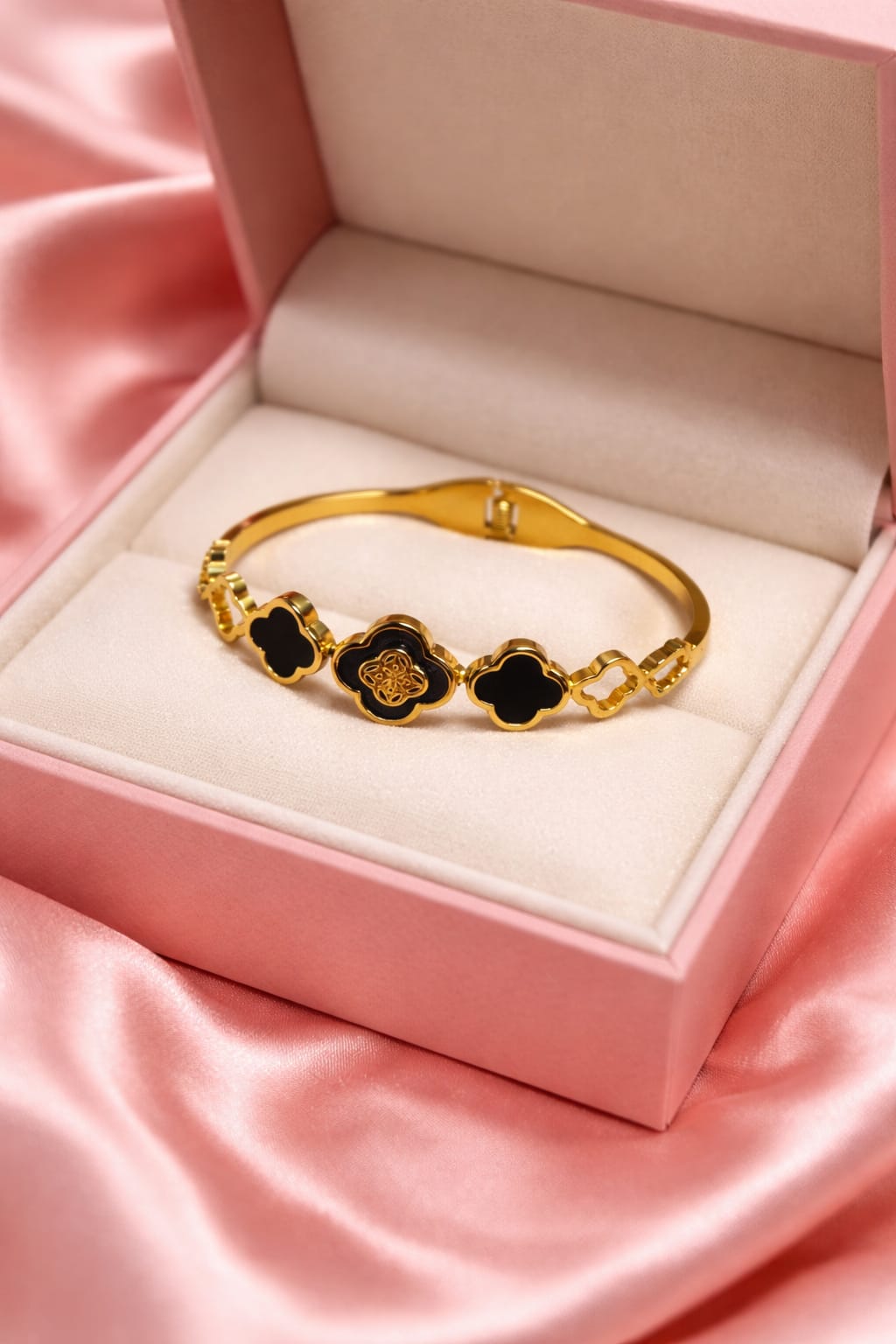 Luxury Black Clover Gold Bracelet