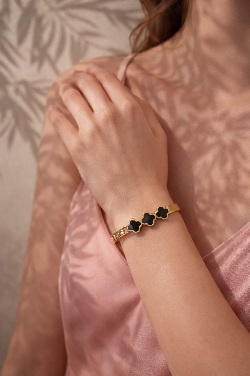 Luxury Gold Clover Black Onyx Bracelet with Diamond Accents
