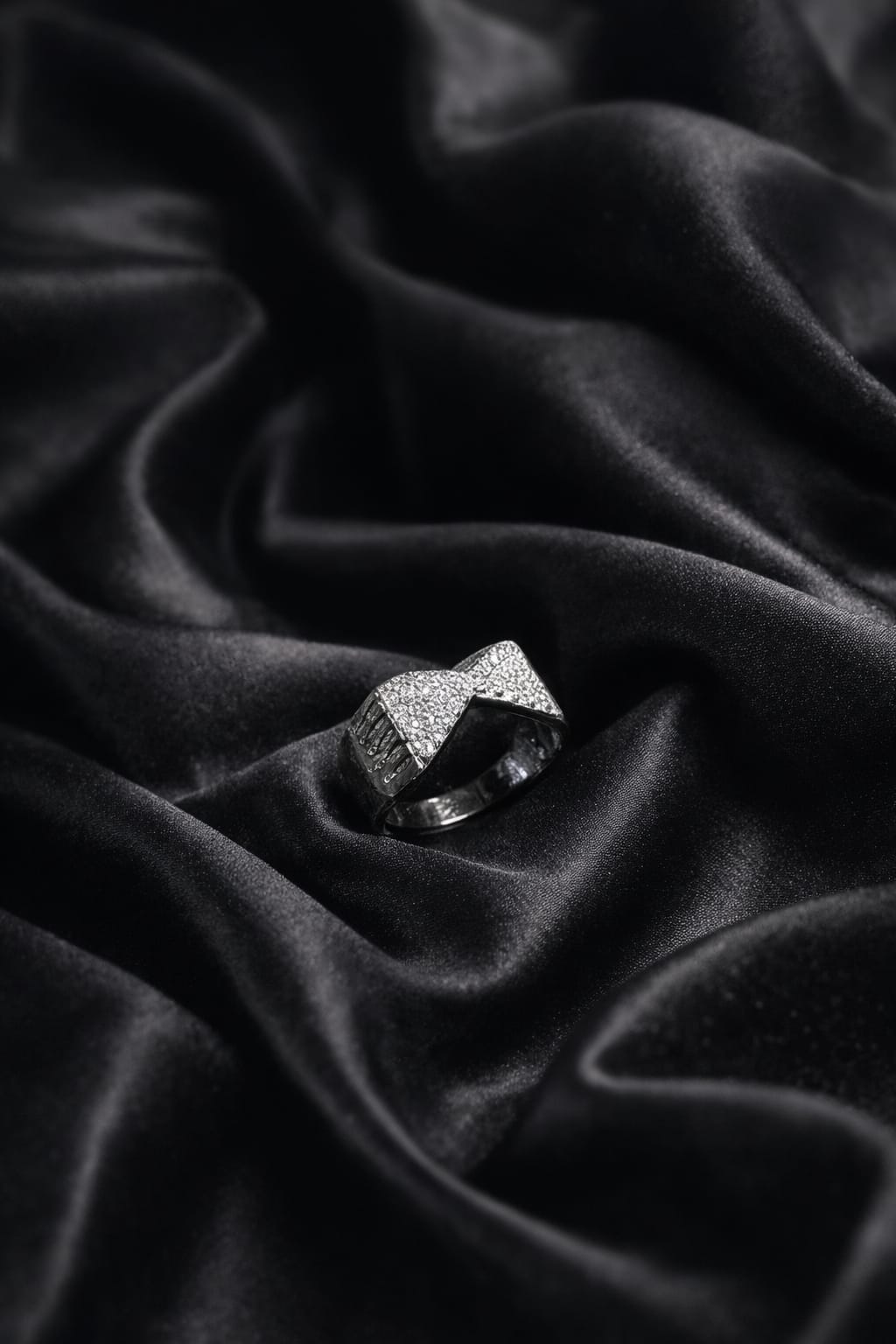 Royal Sparkle Diamond-Studded Bow Ring