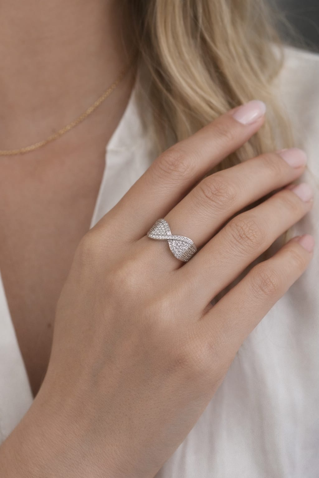 Royal Sparkle Diamond-Studded Bow Ring