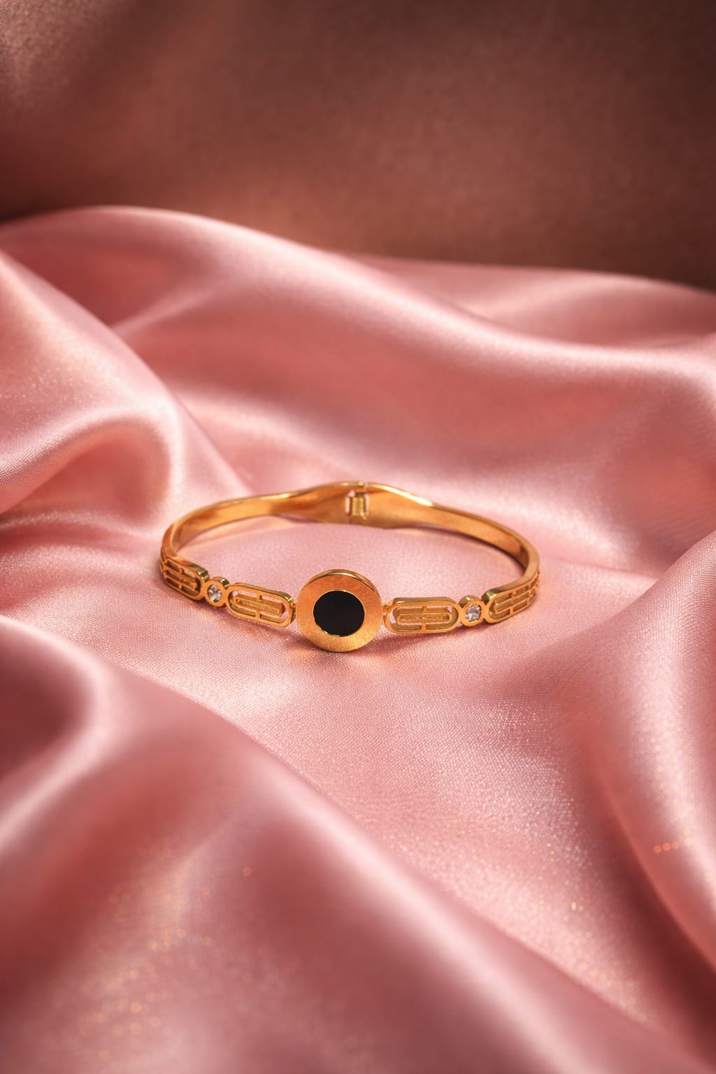 Luxury Black Onyx Gold Bangle Bracelet