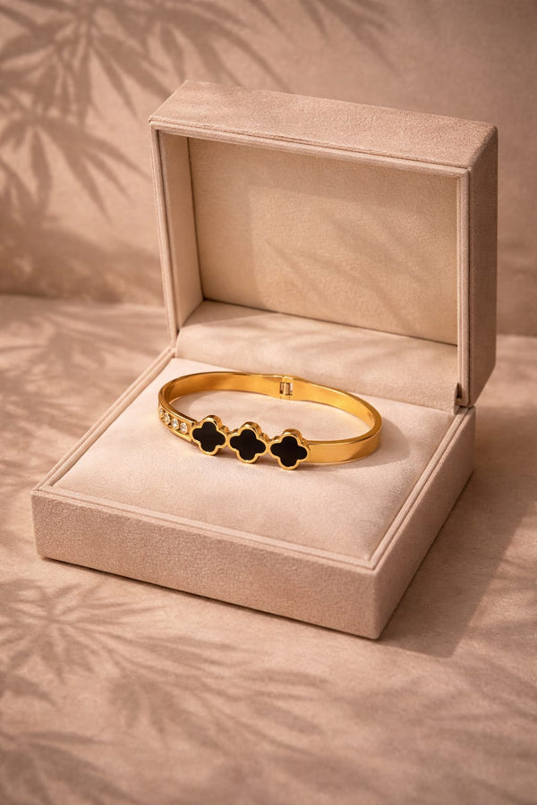 Luxury Gold Clover Black Onyx Bracelet with Diamond Accents